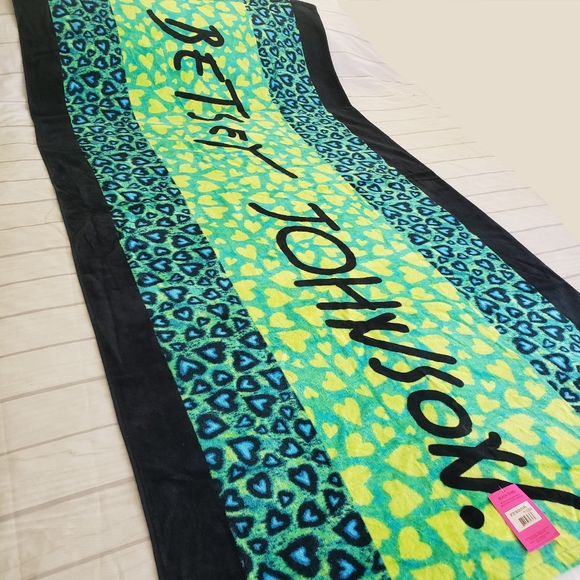 Betsey Johnson Beach Towel, Blue/ Green Leopard Hearts with Black/Yellow - Picture 2 of 4